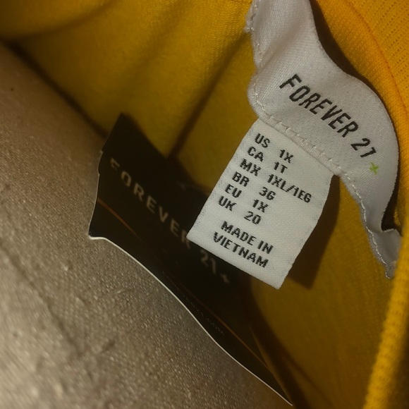 Forever 21 Plus -Yellow NYC slightly cropped shirt - Picture 3 of 3